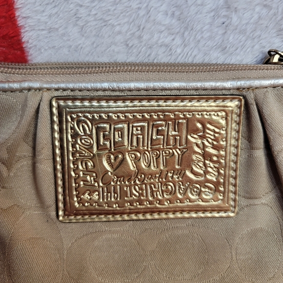 Coach Poppy Limited Edition Wristlet - Picture 3 of 8